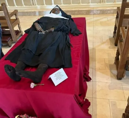 العثور على جثة راهبة كاثوليكية كما هي بعد دفنها 4 سنوات .. فما هي القصة ؟!